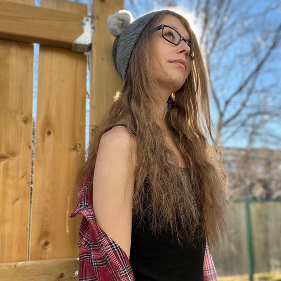 Meet your Posher, Alyssa - Picture 1 of 1